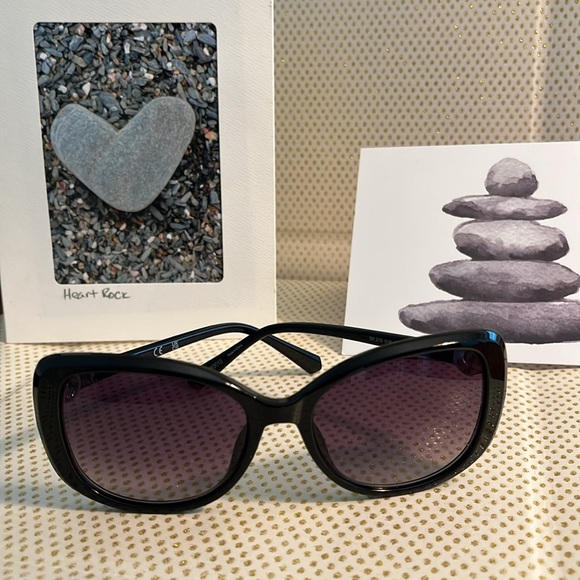 Swarovski 🖤Crystal Black Sunglasses (NIB) & Gorgeous White Case (Giftable) - Picture 4 of 11